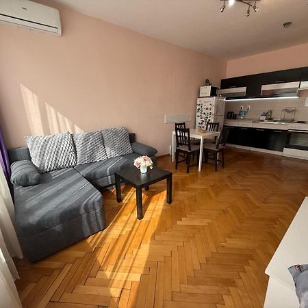 Lovely City Center 1Bd, 1Bt Apartment Софія Екстер'єр фото