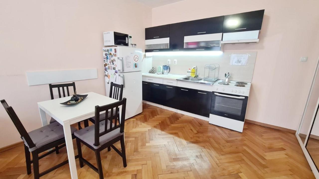 Lovely City Center 1Bd, 1Bt Apartment Софія Екстер'єр фото