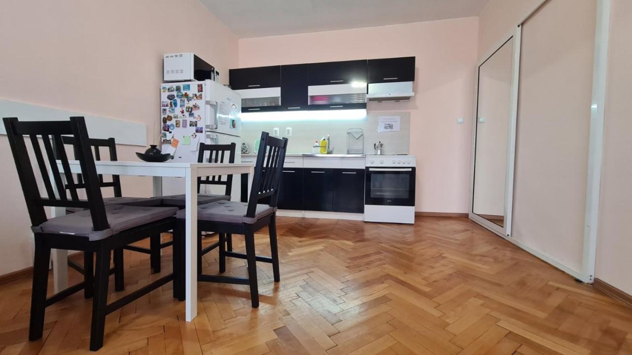 Lovely City Center 1Bd, 1Bt Apartment Софія Екстер'єр фото